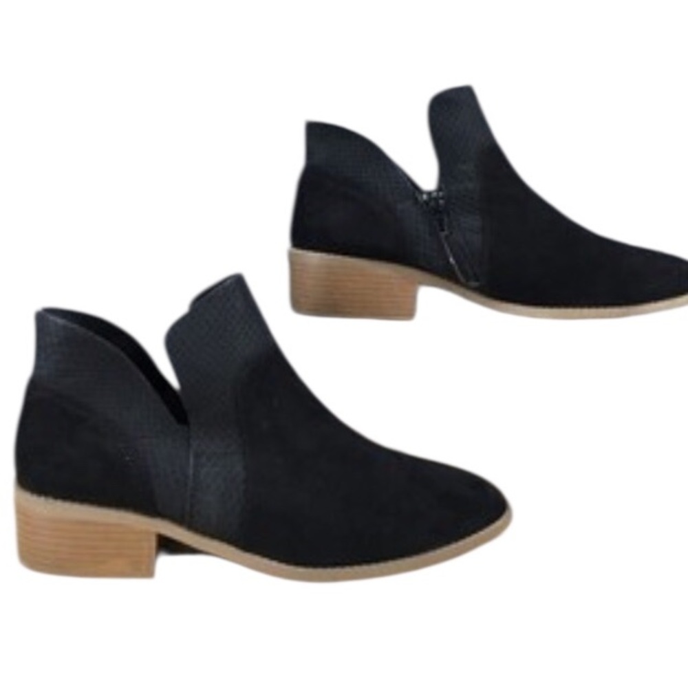 American eagle Women's Black cut out western Ankle Boots 11
